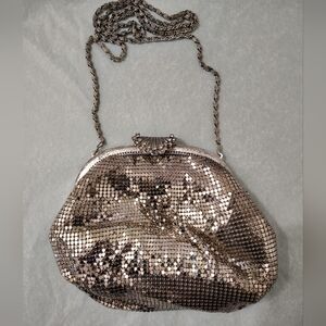 Vintage Silvertone Metal Mesh Evening Purse W/Chain Handle And Decorative Clasp